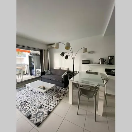 App Le Rocazur Avec Piscine Et Parking En Bord De A 500m Du Centre Διαμέρισμα Μεντόν