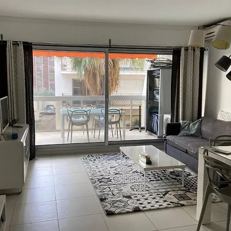 Апартаменты App Le Rocazur Avec Piscine Et Parking En Bord De A 500m Du Centre Ментона