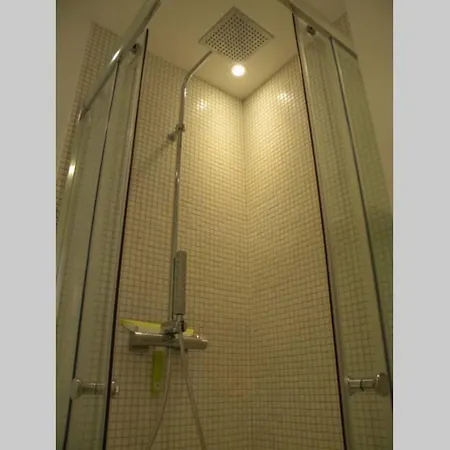 Апартаменты App Le Rocazur Avec Piscine Et Parking En Bord De A 500m Du Centre Ментона