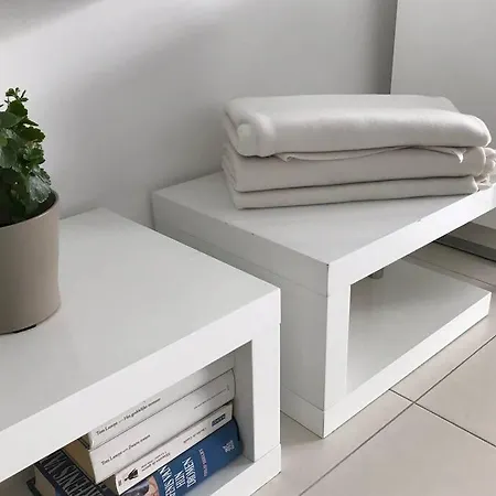 App Le Rocazur Avec Piscine Et Parking En Bord De A 500m Du Centre Ментона