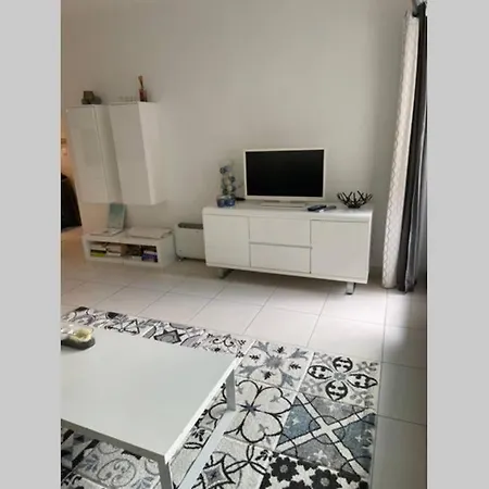 App Le Rocazur Avec Piscine Et Parking En Bord De A 500m Du Centre Апартаменты *