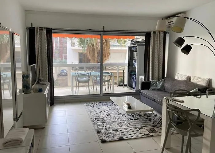 Apartament App Le Rocazur Avec Piscine Et Parking En Bord De A 500m Du Centre Mentona